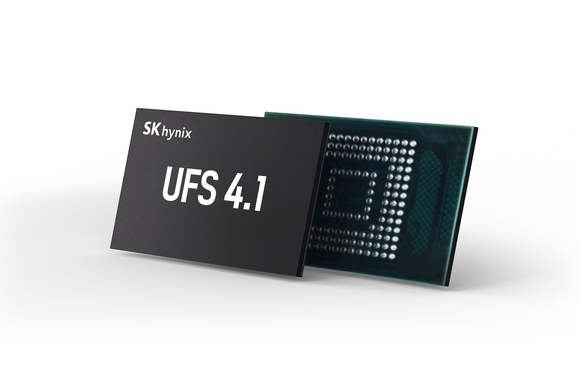▲321단 낸드 기반 UFS 4.1 설루션 제품 / 사진=SK하이닉스 SK하이닉스, 321단 낸드 기반 UFS 4.1 설루션 제품 개발