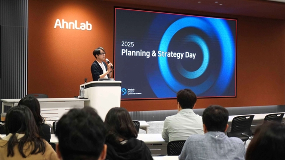 ▲안랩 판교 사옥에서 '2025 플래닝 & 스트래티지 데이(Planning & Strategy Day)'를 진행한 모습 / 사진=안랩 안랩, 기획 직군 임직원을 위한 역량 강화 프로그램 개최