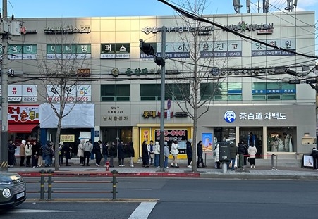 강남 한복판에 줄 선 ‘차백도’, 중국 밀크티로 한국 상륙 성공