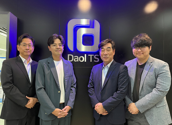 ▲(왼쪽부터) 다올티에스 클라우드 네이티브 사업팀 김재균 부장, 문성호 차장, 전무용 전무, 피현웅 사원 / 사진=다올티에스 다올티에스, DX 지원 강화…클라우드 네이티브 사업팀 신설