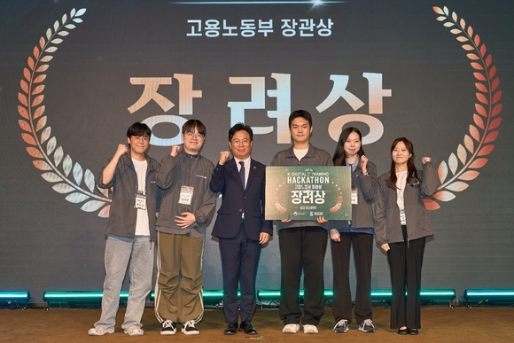 ▲엔코아의 IT교육센터 플레이데이터 교육생들이 올해 다수의 전국 규모 공모전에서 연이어 수상하고 있다. / 사진=엔코아 엔코아, IT교육기관 ‘플레이데이터’ 오프라인 코딩교육 ‘GOOD’
