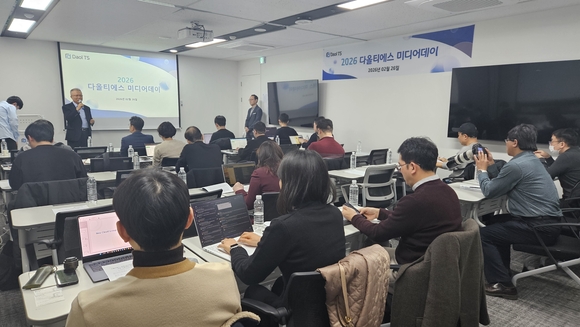 ▲홍정화 다올티에스 대표가 지난 26일 열린 미디어데이 행사에서 발표하고 있다. / 사진=다올티에스 다올티에스, 통합 AI 플랫폼 ‘다올퓨전’ 라인업 확장 공개