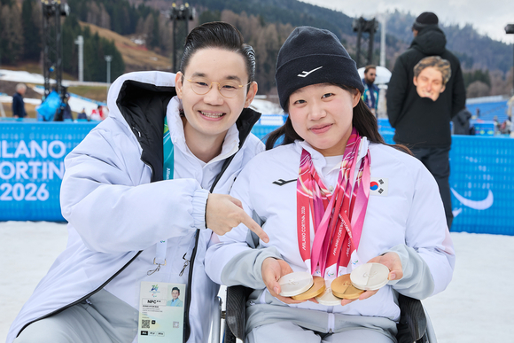김윤지 5개 메달 쾌거…배동현 회장 “지속적인 지원 약속”