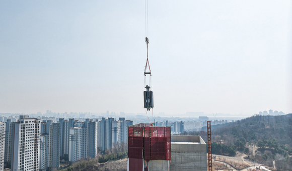 현대건설, 송도 현장에 모듈러 엘리베이터 도입…공사기간 최대 40일 단축