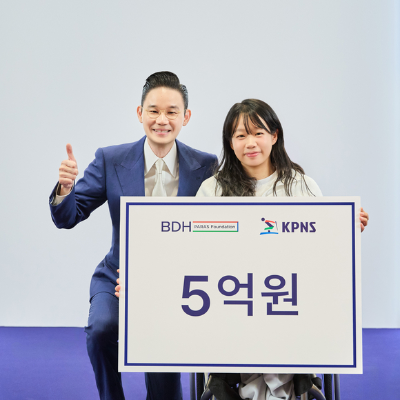 대한장애인노르딕스키연맹, 배동현 회장 김윤지 선수에 포상금 수여