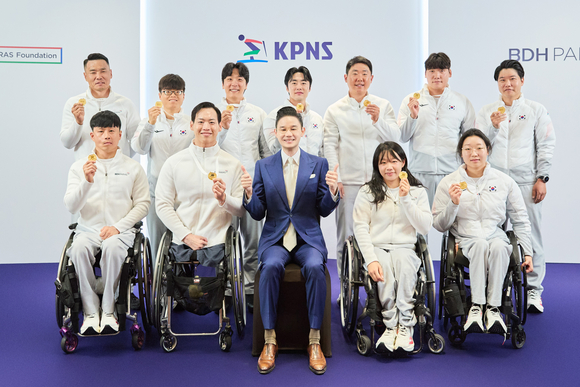 대한장애인노르딕스키연맹, 배동현 회장 김윤지 선수에 포상금 수여