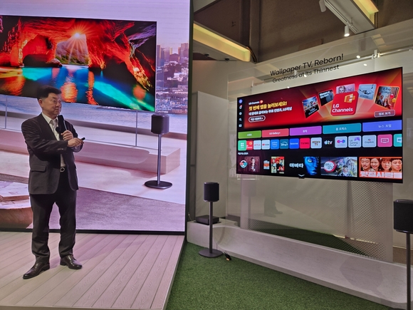 [현장] 83인치인데 22kg대…LG전자, 무선 올레드 TV W6 공개