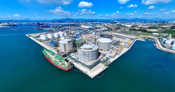 ▲울산 북항 액화가스 및 석유제품 터미널 전경 / 사진=대우건설 대우건설, 울산 북항 LNG 터미널 3단계 준공…인수인계까지 마무리
