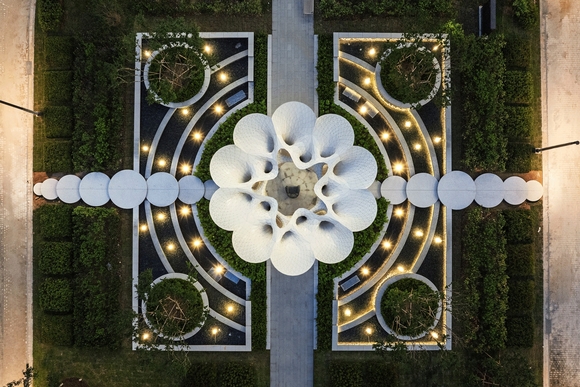 ▲디에이치 방배 「Blossom Garden」 / 사진=현대건설 현대건설, ‘K-DESIGN AWARD 2026’ 8관왕…조경분야 최고상
