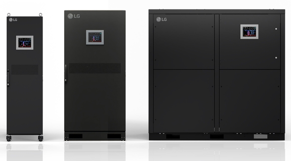▲LG전자의 액체냉각 솔루션 CDU(Coolant Distribution Unit) 라인업. (왼쪽부터) 600㎾, 1㎿, 2.5㎿ 제품. / 사진=LG전자 LG전자 액체냉각솔루션, 엔비디아 AI 팩토리 규격 통과